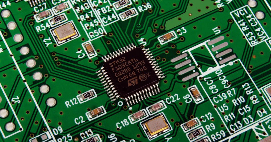 무선 주파수(RF) PCBA 설계: 안테나, 필터 및 전송선 최적화